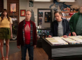 &Tau;&omicron; spin-off &tau;&omicron;&upsilon; Big Bang Theory Stuart Fails To Save the Universe &kappa;ά&nu;&epsilon;&iota; &pi;&rho;&epsilon;&mu;&iota;έ&rho;&alpha; &tau;&omicron;&nu; &Iota;&omicron;ύ&lambda;&iota;&omicron;