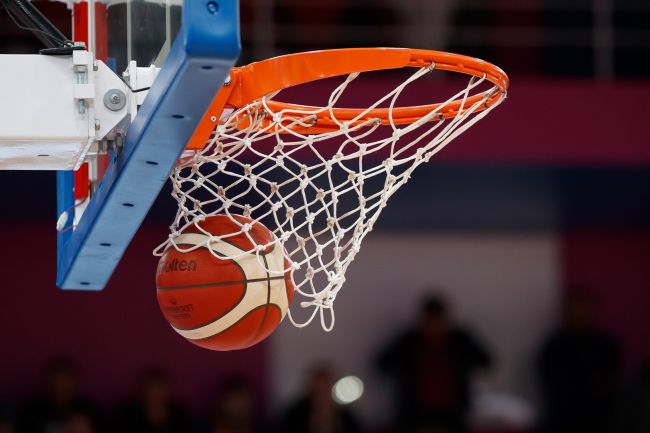 Οι Θάντερ τερματίζουν το αήττητο σερί στο ΝΒΑ, οι Λέικερς του Ντόντσιτς νικούν οριακά τους Σπερς του Γουέμπι