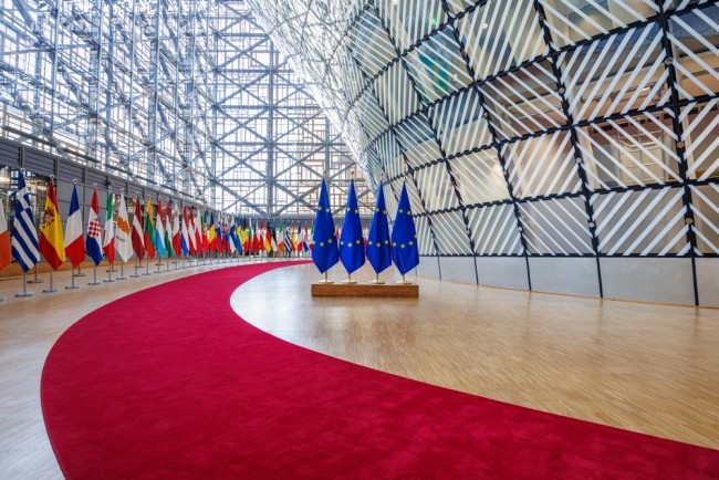 Οι ηγέτες της ΕΕ συσπειρώνονται πίσω από τον Ζελένσκι στη σύνοδο κορυφής των Βρυξελλών