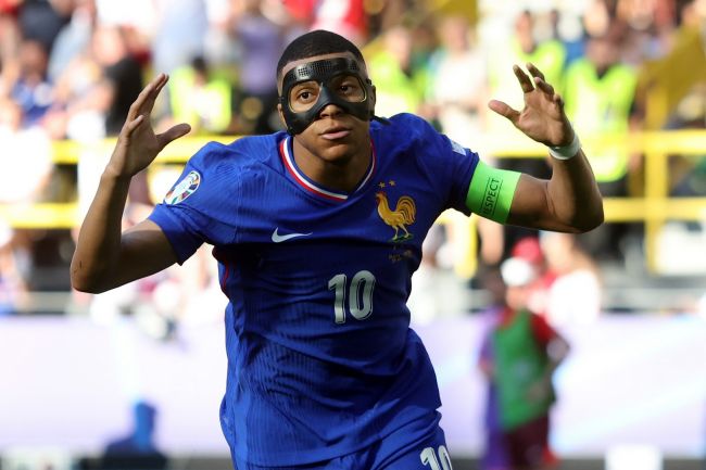 Διαμάχη στη Γαλλία μετά την επίσκεψη του Mbappé στο Ντουμπάι μετά από «ψεύτικο τραυματισμό»