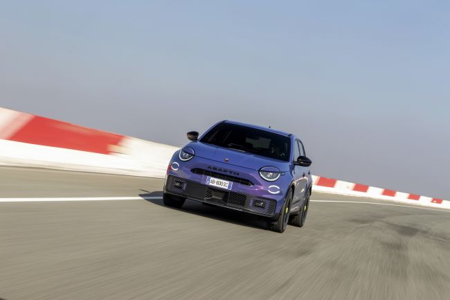 Η Abarth αποκαλύπτει το πιο ισχυρό της αυτοκίνητο μέχρι σήμερα