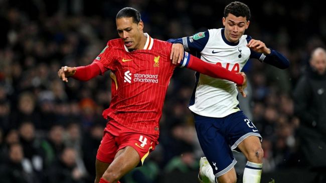 Λίβερπουλ και Άρσεναλ οδηγούν την Premier League, αλλά και οι δύο έπεσαν στο πρώτο παιχνίδι των ημιτελικών του Carabao Cup